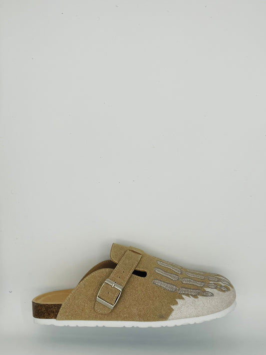 Brown/white skeletion flame